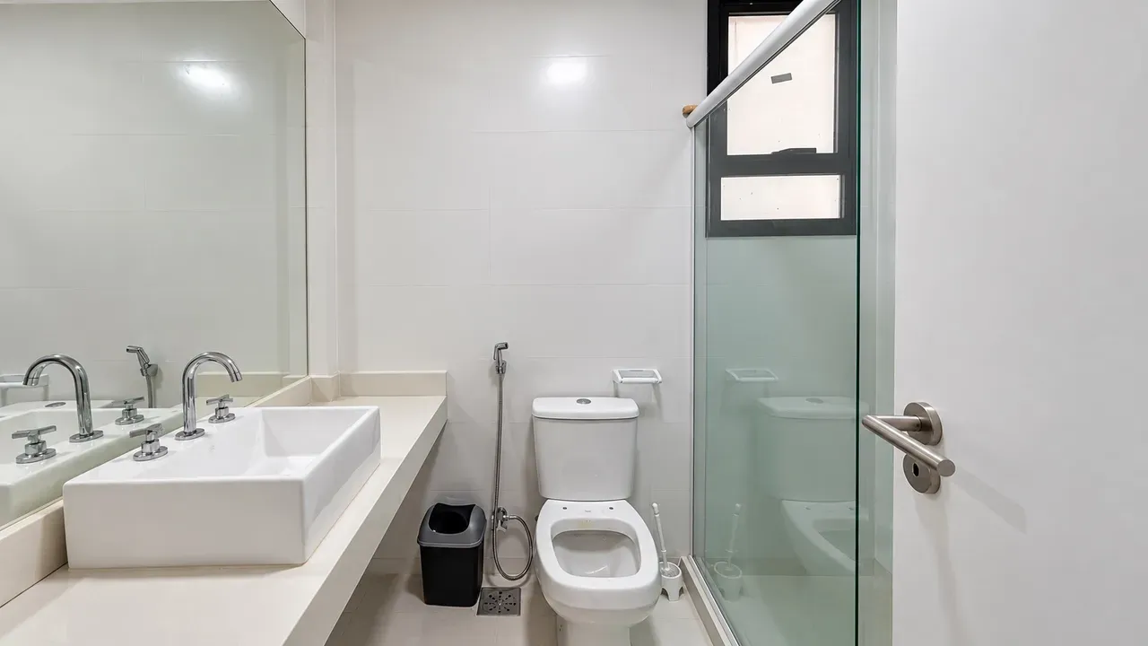 House, 360 m², with floor-to-ceiling windows — photo 20