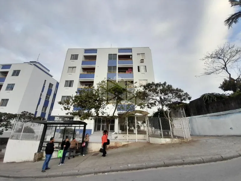 2-bedroom apartment with a closed kitchen and balcony — photo 9
