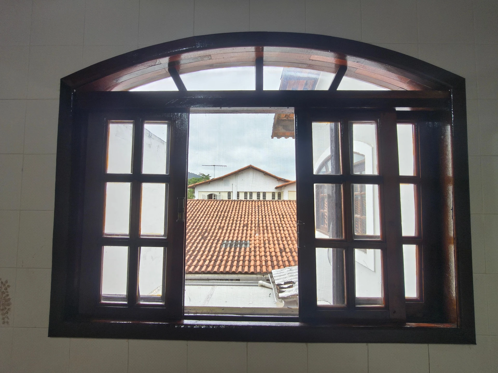 House with 3 bedrooms and an enclosed balcony — photo 4