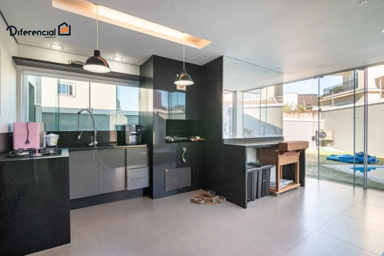 Floor-to-ceiling windows in a 2-bedroom house, 300 m² — photo 28