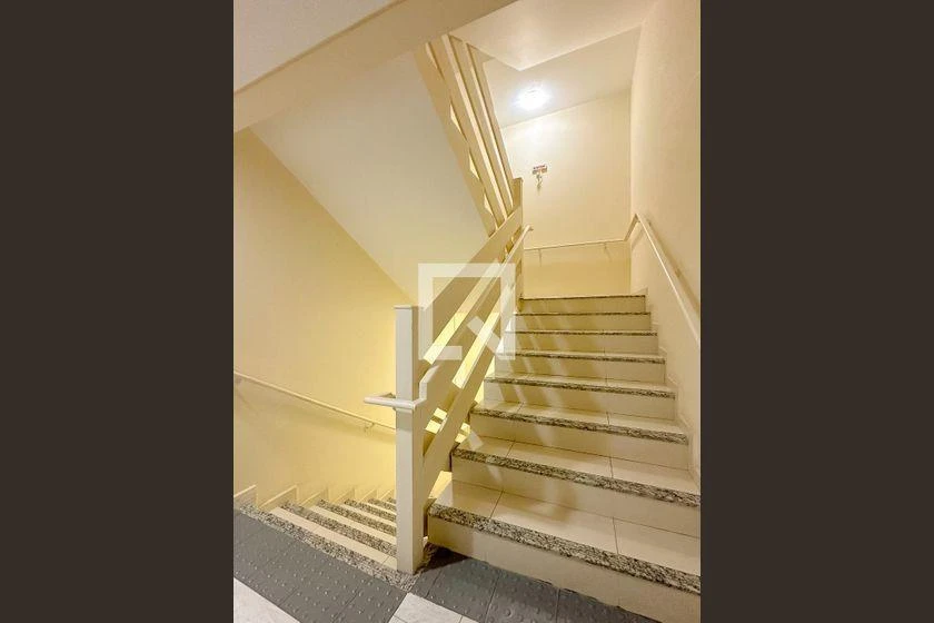 Balcony with a grill in a 2-bedroom apartment, 92 m² — photo 45