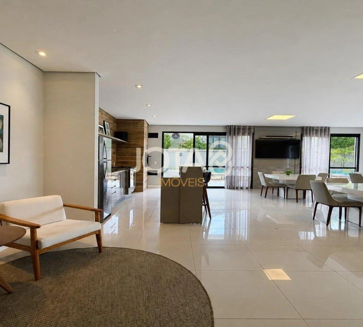 Floor-to-ceiling windows in a 3-bedroom apartment, 150 m² — photo 31
