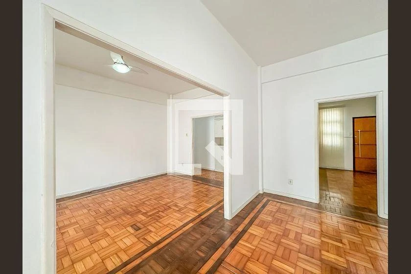 Apartamento de 3 quartos com piso de madeira ou laminado — photo 20