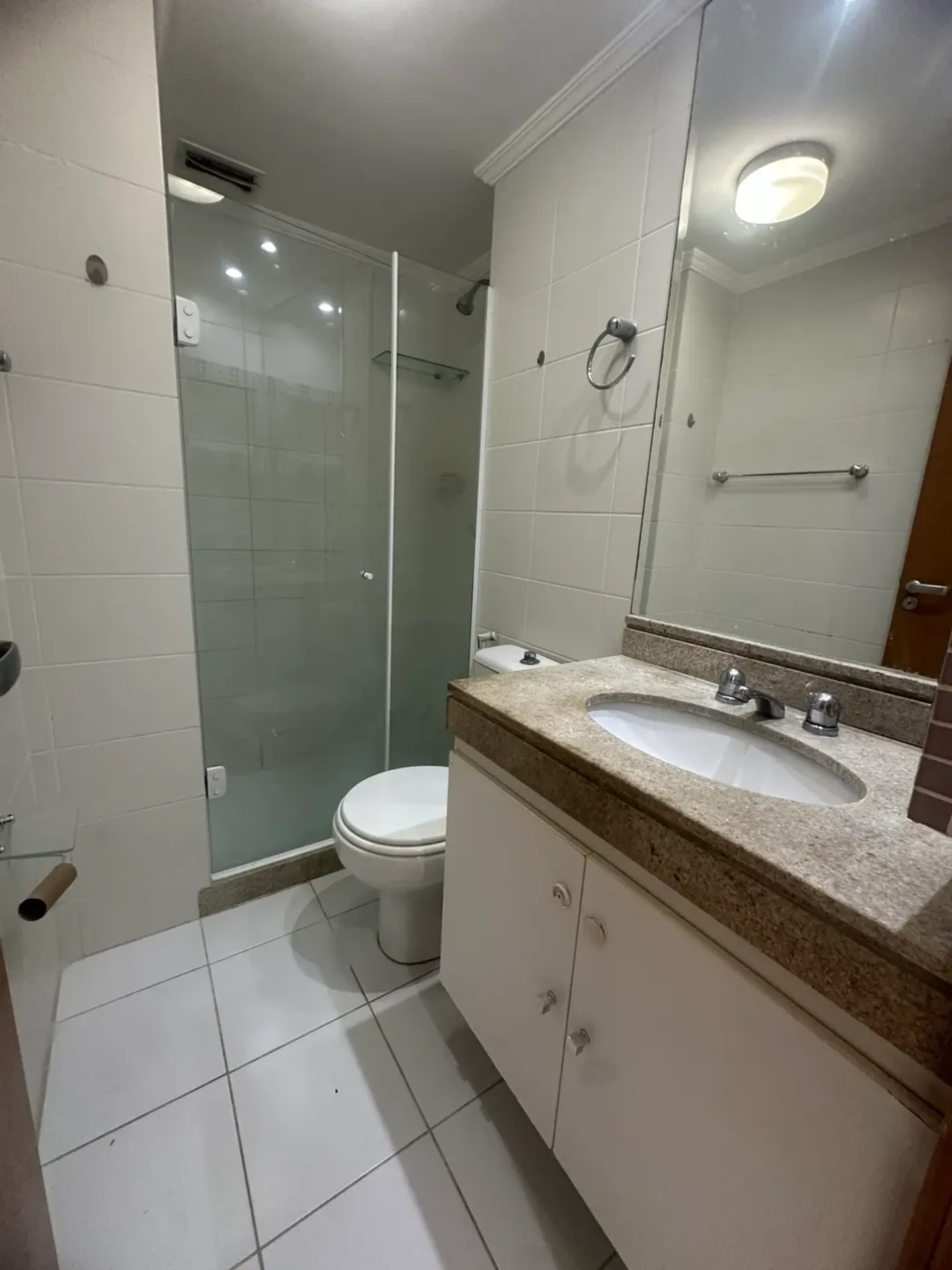 Furnished 3-bedroom apartment with 3 bathrooms — photo 2