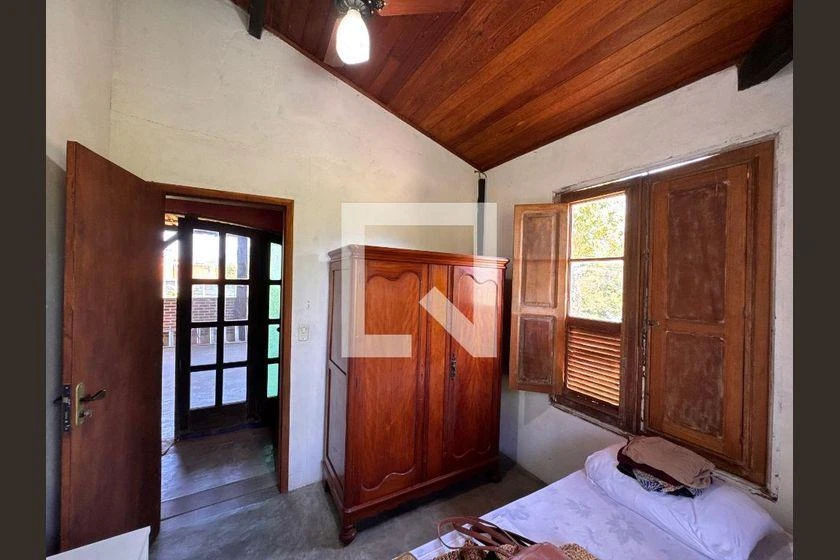 Casa de 4 dormitorios y 3 baños, 490 m² en total — photo 33