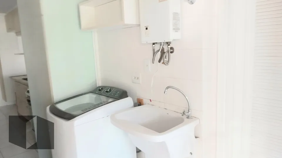 Apartamento com 3 dormitórios e varanda envidraçada — photo 17