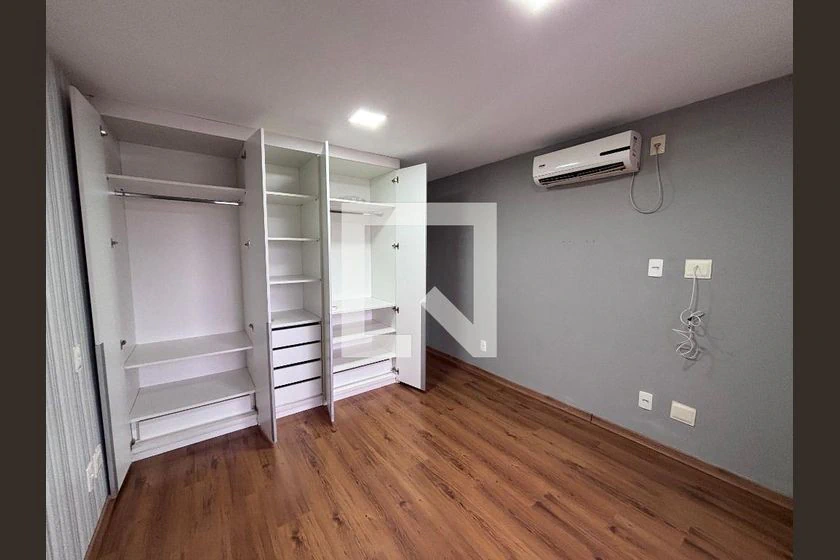House with 4 en-suite bedrooms, 329 m² and 3 parking — photo 12