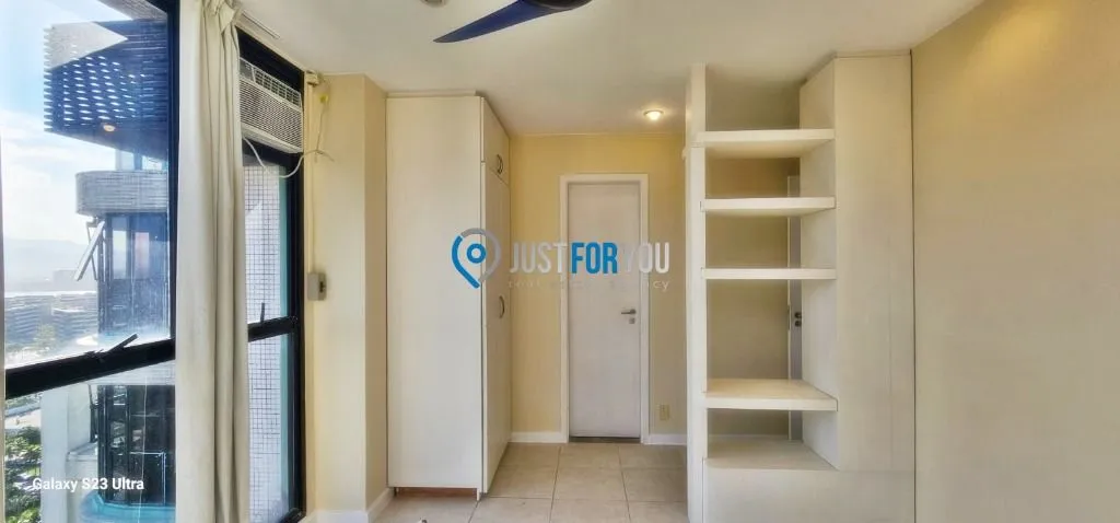 3-bedroom apartment with 4 baths and balcony — photo 35