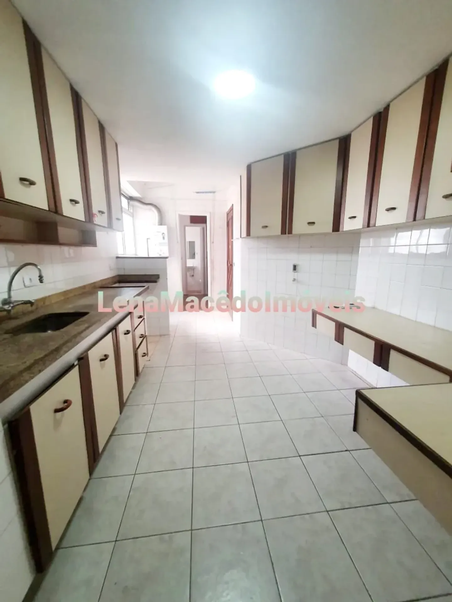 4-bedroom apartment with balcony and 1 parking space — photo 34