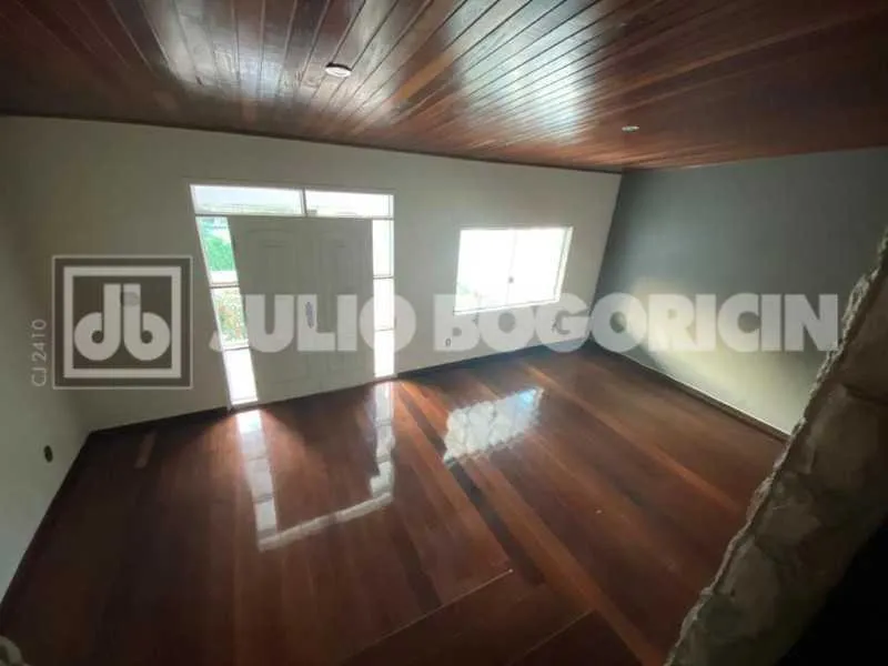 Condo house with 5 bedrooms and 4 bathrooms — photo 22