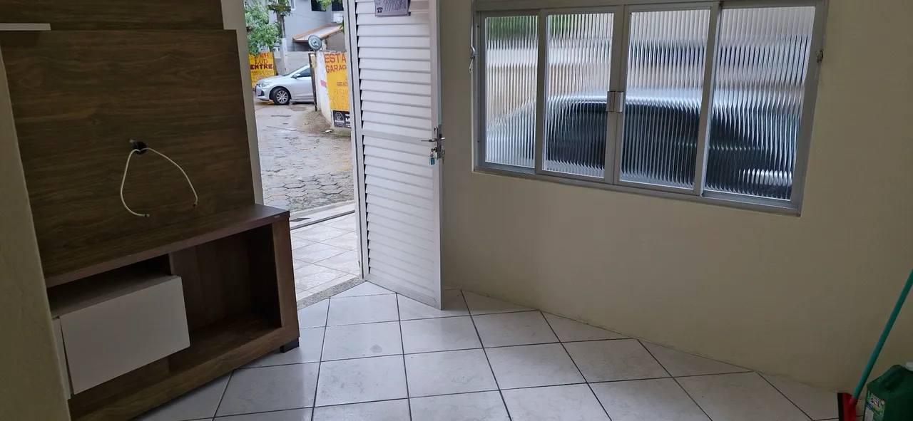 2-bedroom apartment with a washing machine