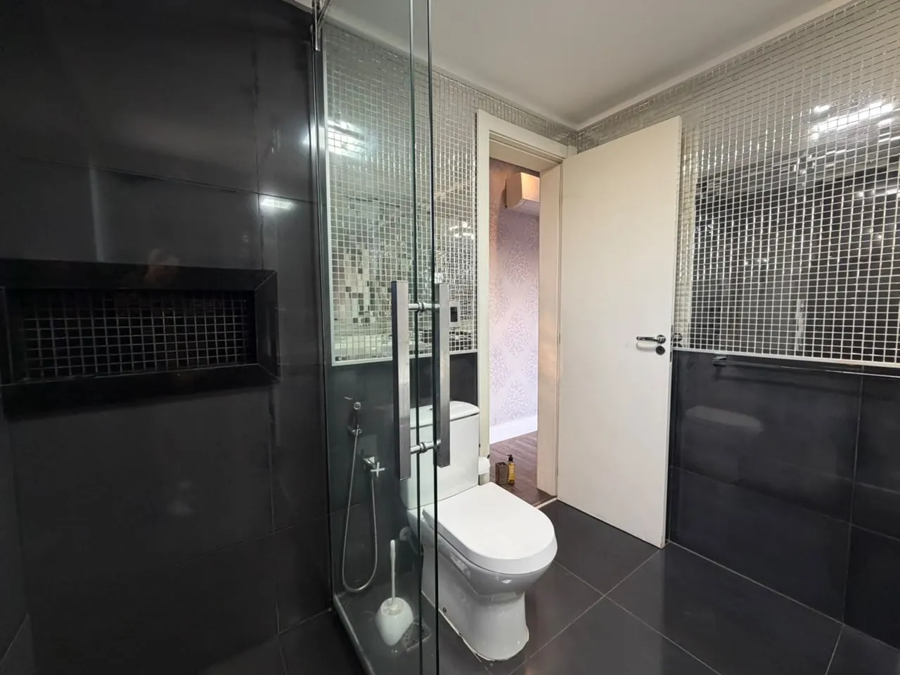Floor-to-ceiling windows in a 3-bedroom apartment, 133 m² — photo 32
