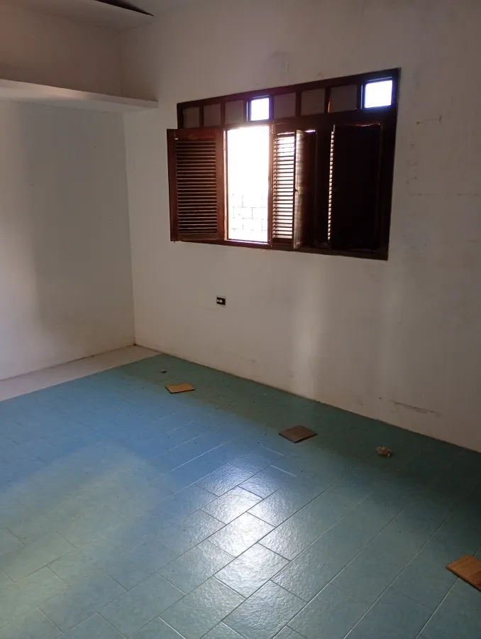 220 m² house with a closed kitchen and 3 bedrooms — photo 9