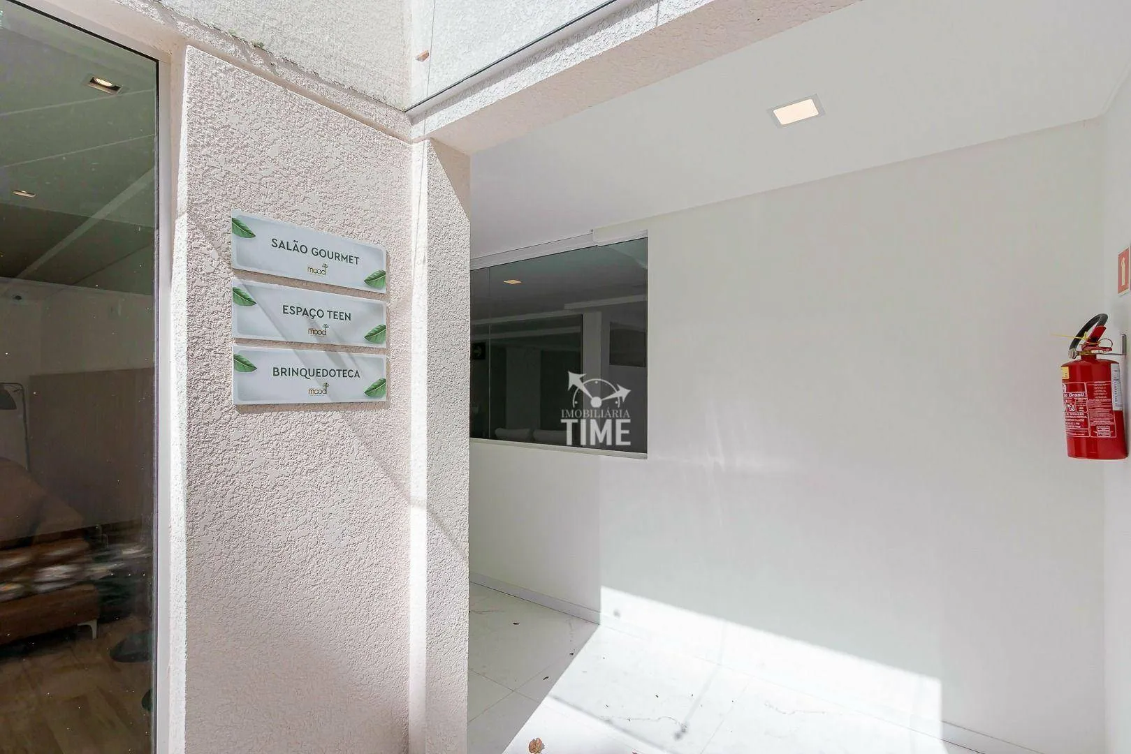 Balcony with a grill in a 3-bedroom apartment, 107 m² — photo 50