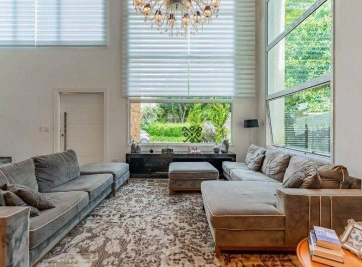 4-bedroom house with a private garden — photo 6