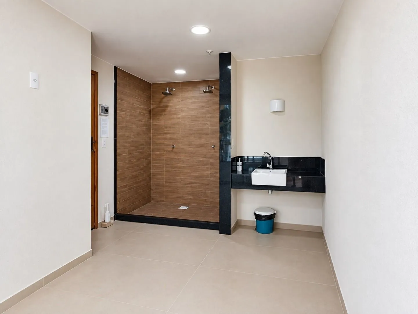 2-bedroom apartment in a building with a sauna — photo 14