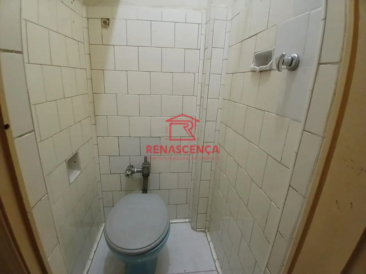 Apartment on the 3rd floor with wood or laminate floors — photo 5