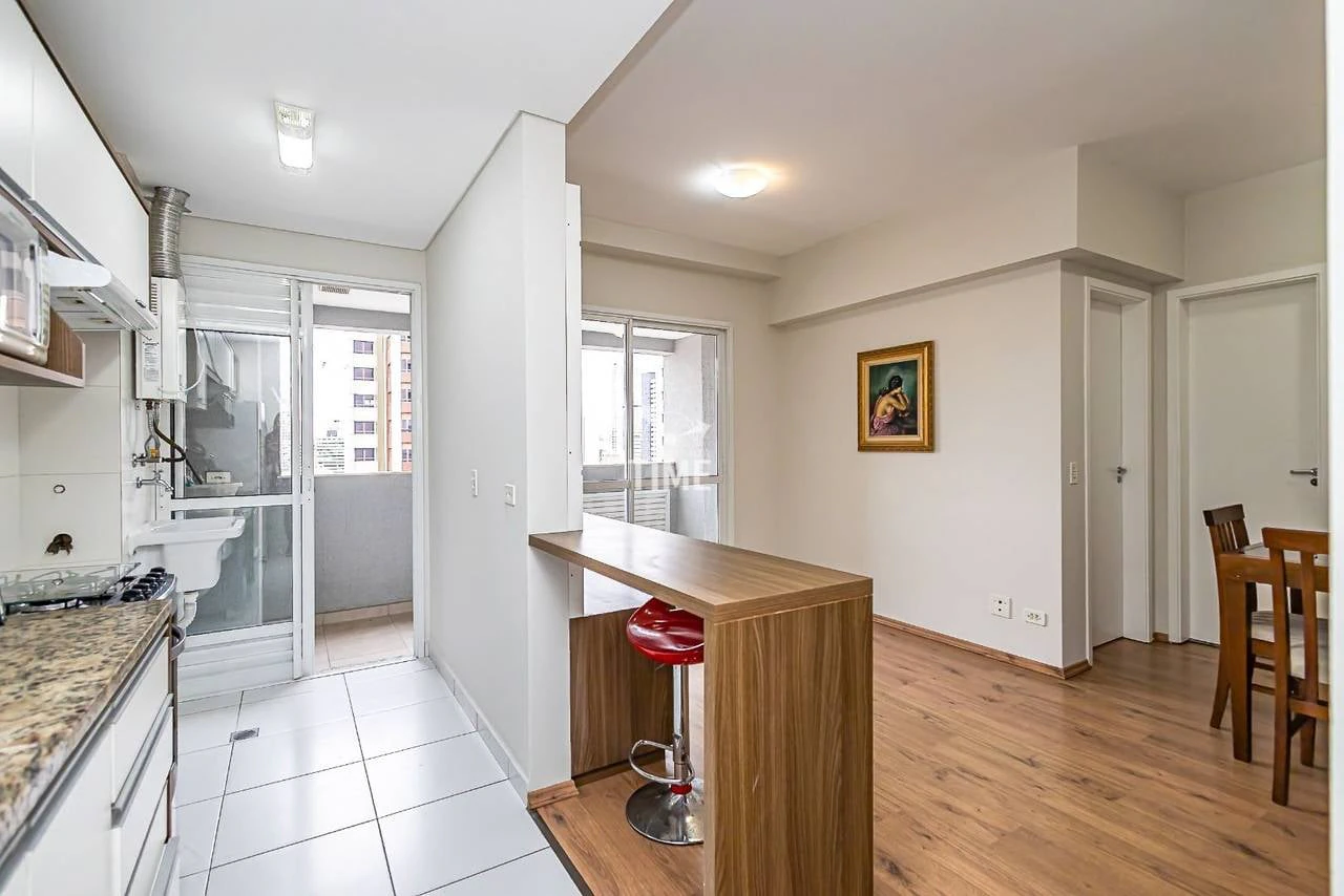 Деревянный пол или ламинат и 1 спальня: квартира 51 м² — photo 8