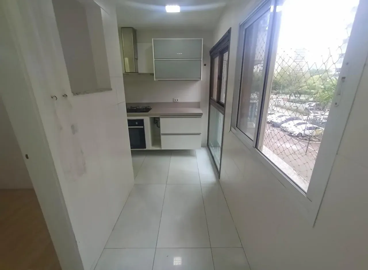 3-bedroom apartment with a grill on the balcony — photo 31
