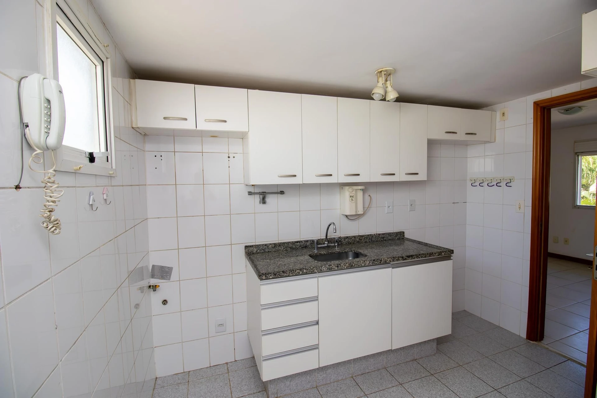 Casa mobiliada com 2 quartos e 1 suíte