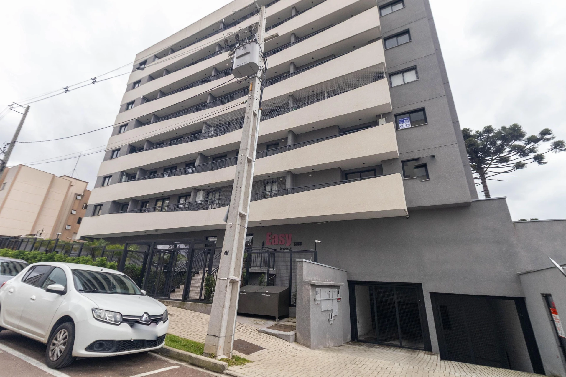 2-bedroom apartment in a building with a gym — photo 16