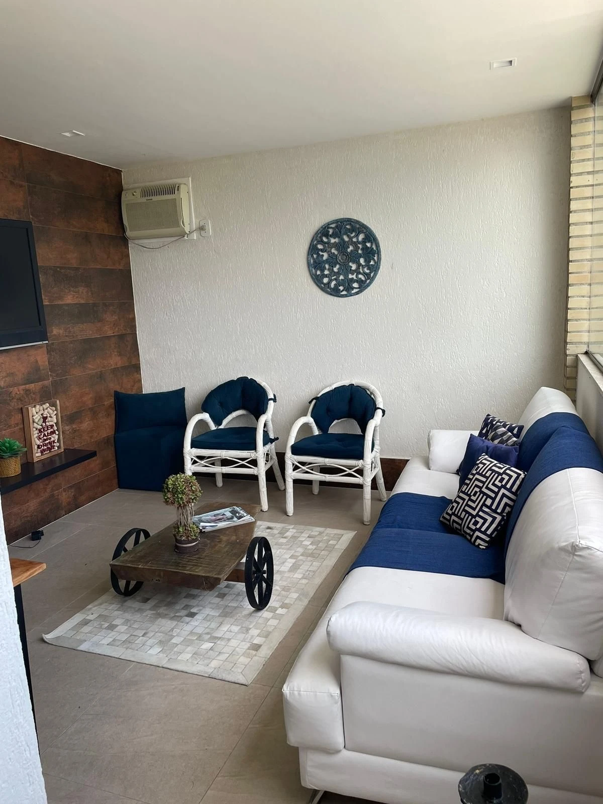 4-bedroom apartment with a grill on the balcony — photo 33
