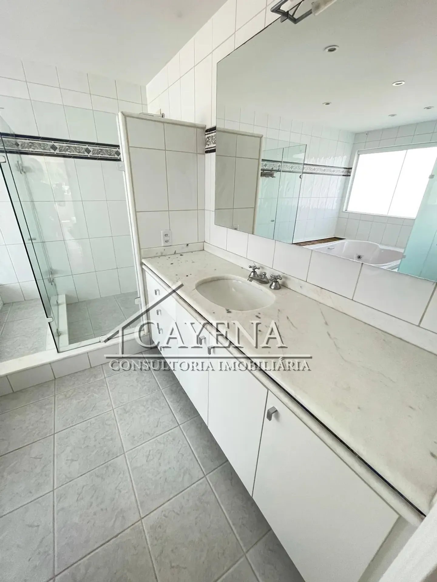 4 quartos e banheira: casa de 650 m² — photo 70
