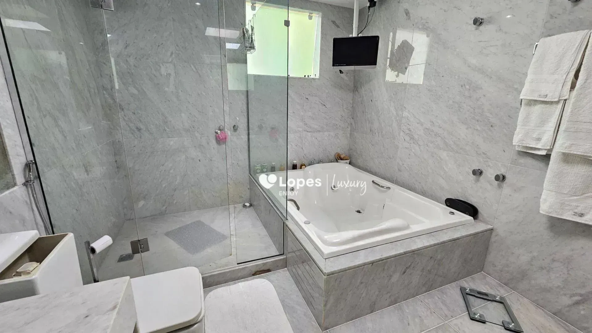 Furnished house with 6 en-suite suites and a private pool — photo 59