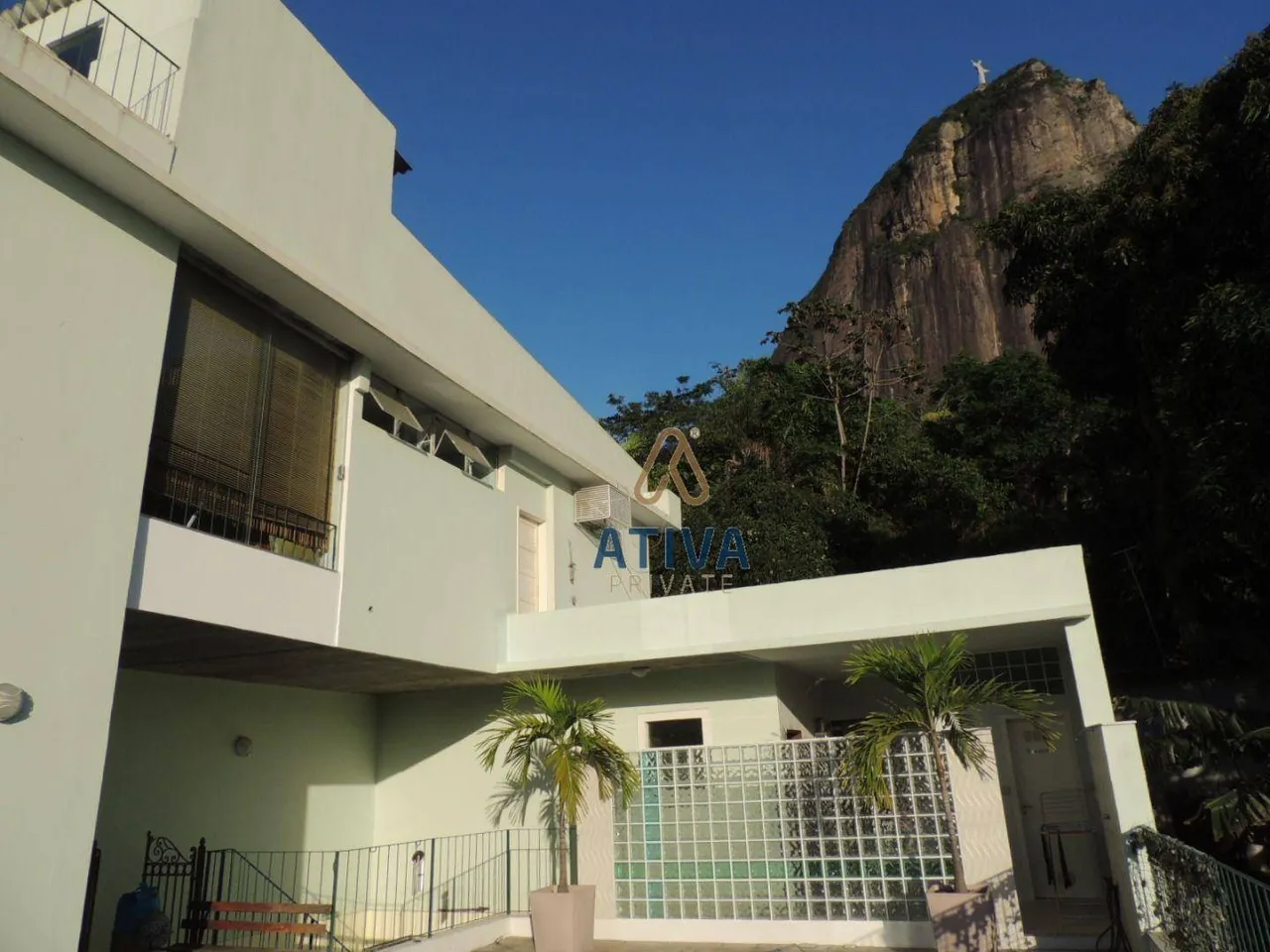 House with 4 bedrooms and 5 bathrooms plus a balcony grill — photo 13