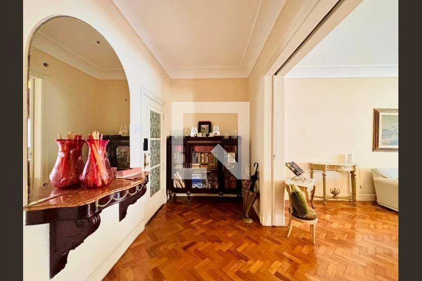 Furnished apartment, 348 m², with a glass-enclosed balcony — photo 31