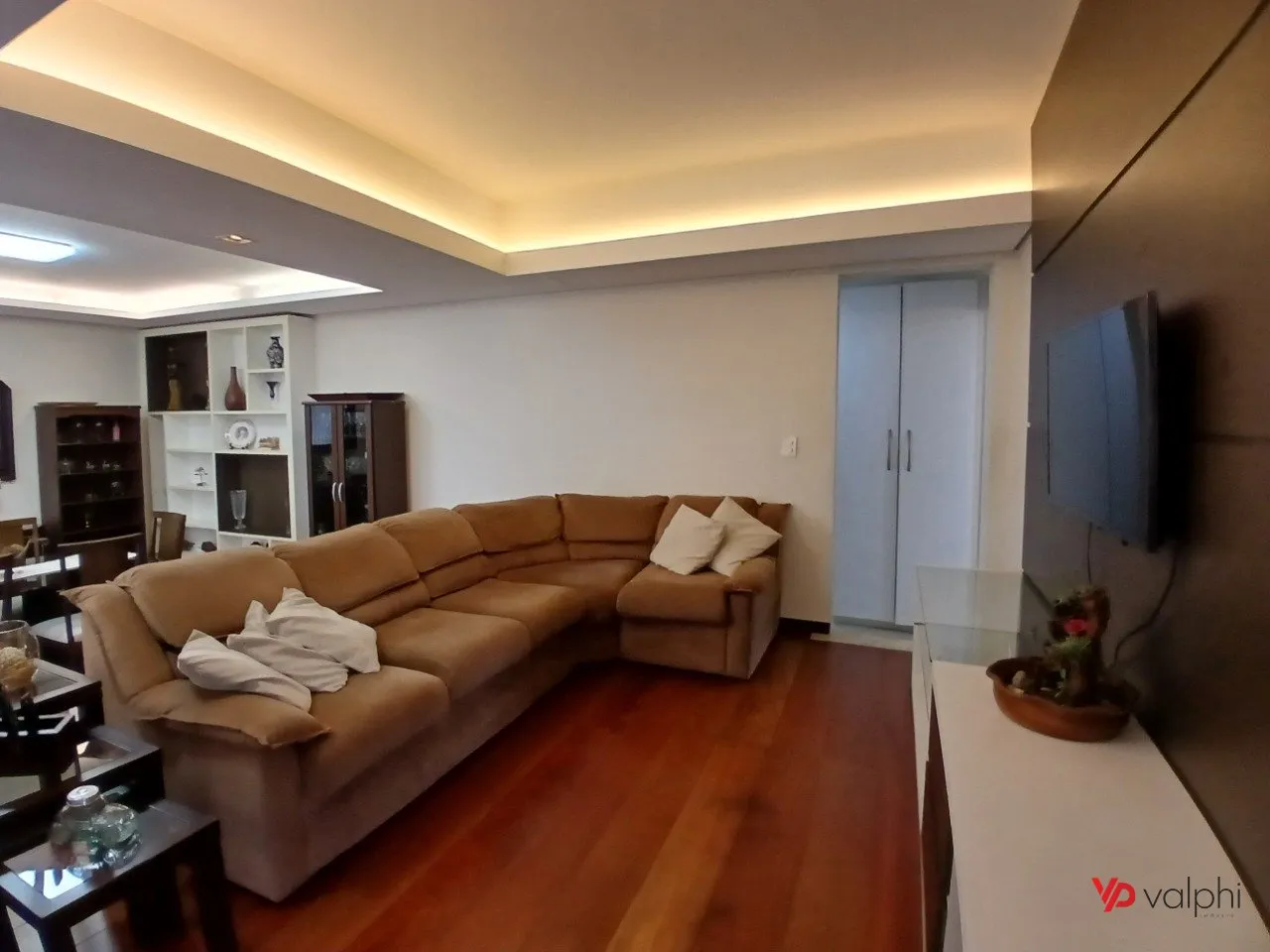 4-bedroom apartment with a walk-in closet in Curitiba — photo 71