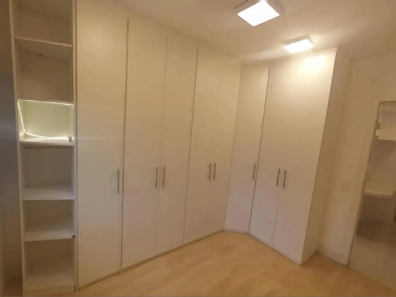 3-bedroom apartment with a grill on the balcony — photo 14
