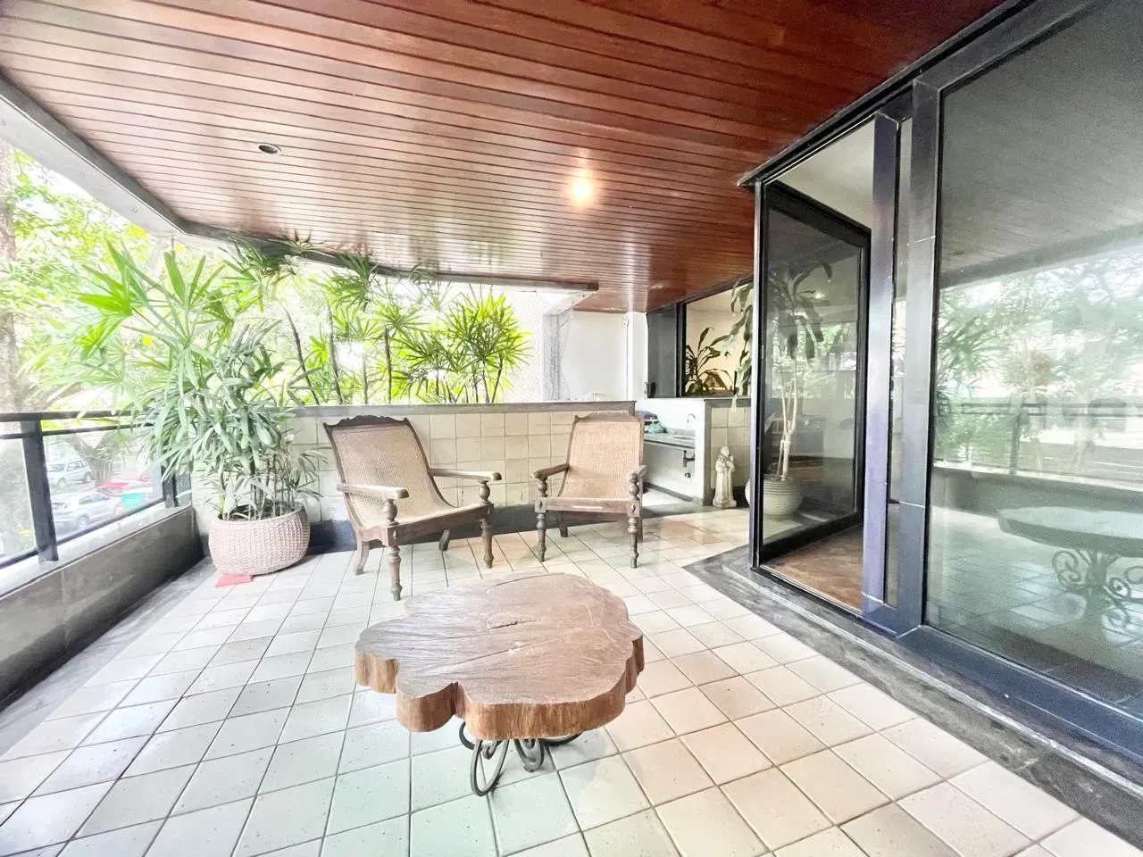 Apartment on the 1st floor with a grill on the balcony — photo 16