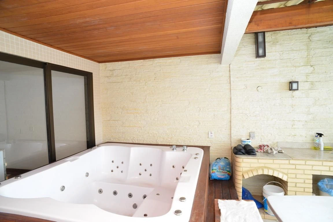 Furnished apartment, 300 m², with a glass-enclosed balcony — photo 9