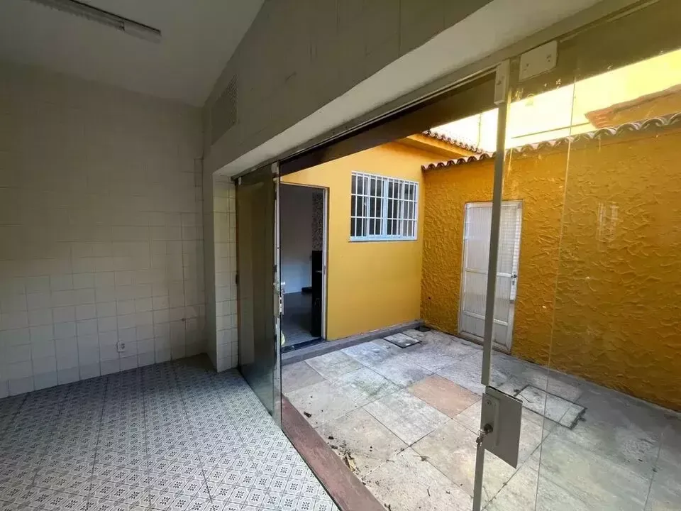 House with 3 bedrooms and a gas stove — photo 24