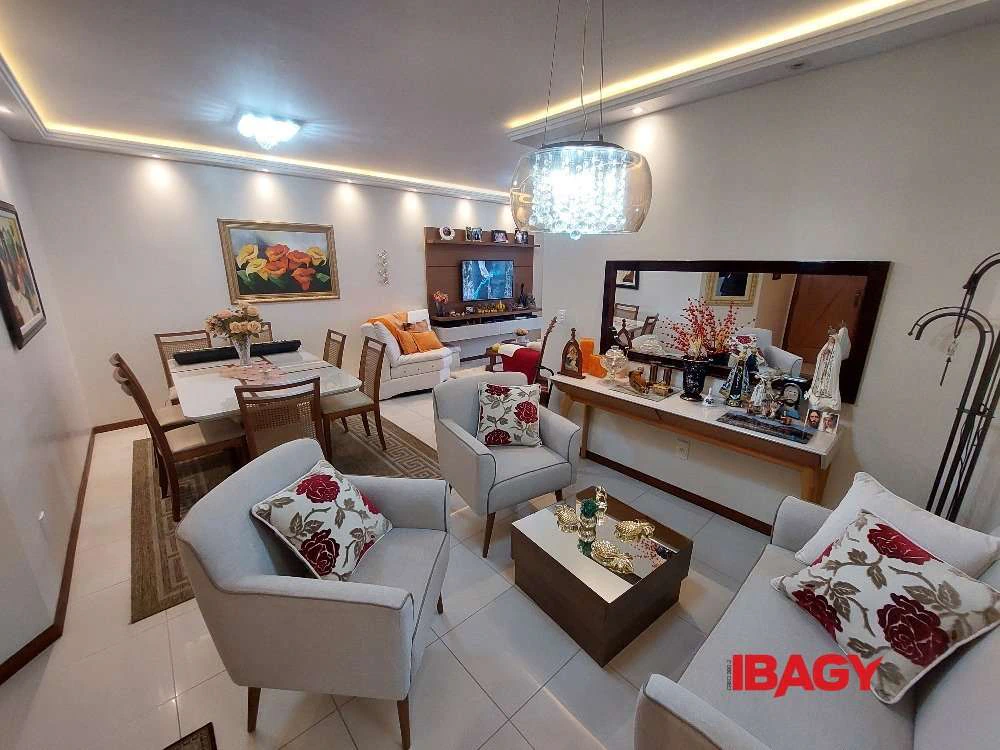 4-bedroom apartment with 2 en-suite bathrooms 159 m² — photo 2