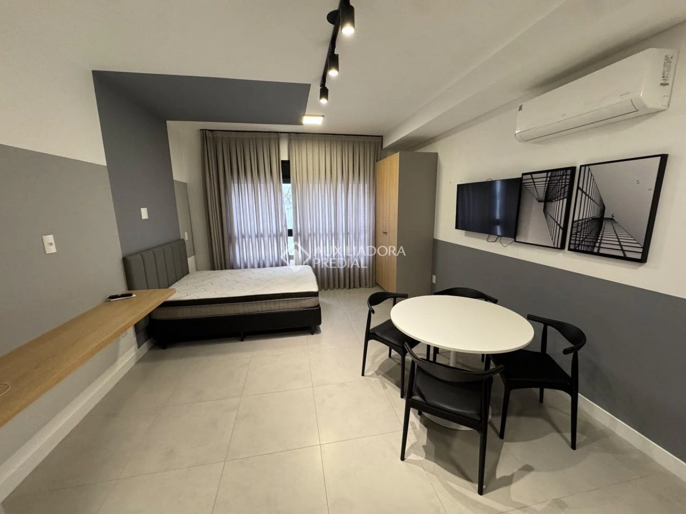Home office in a one-bedroom apartment, 40 m² — photo 3