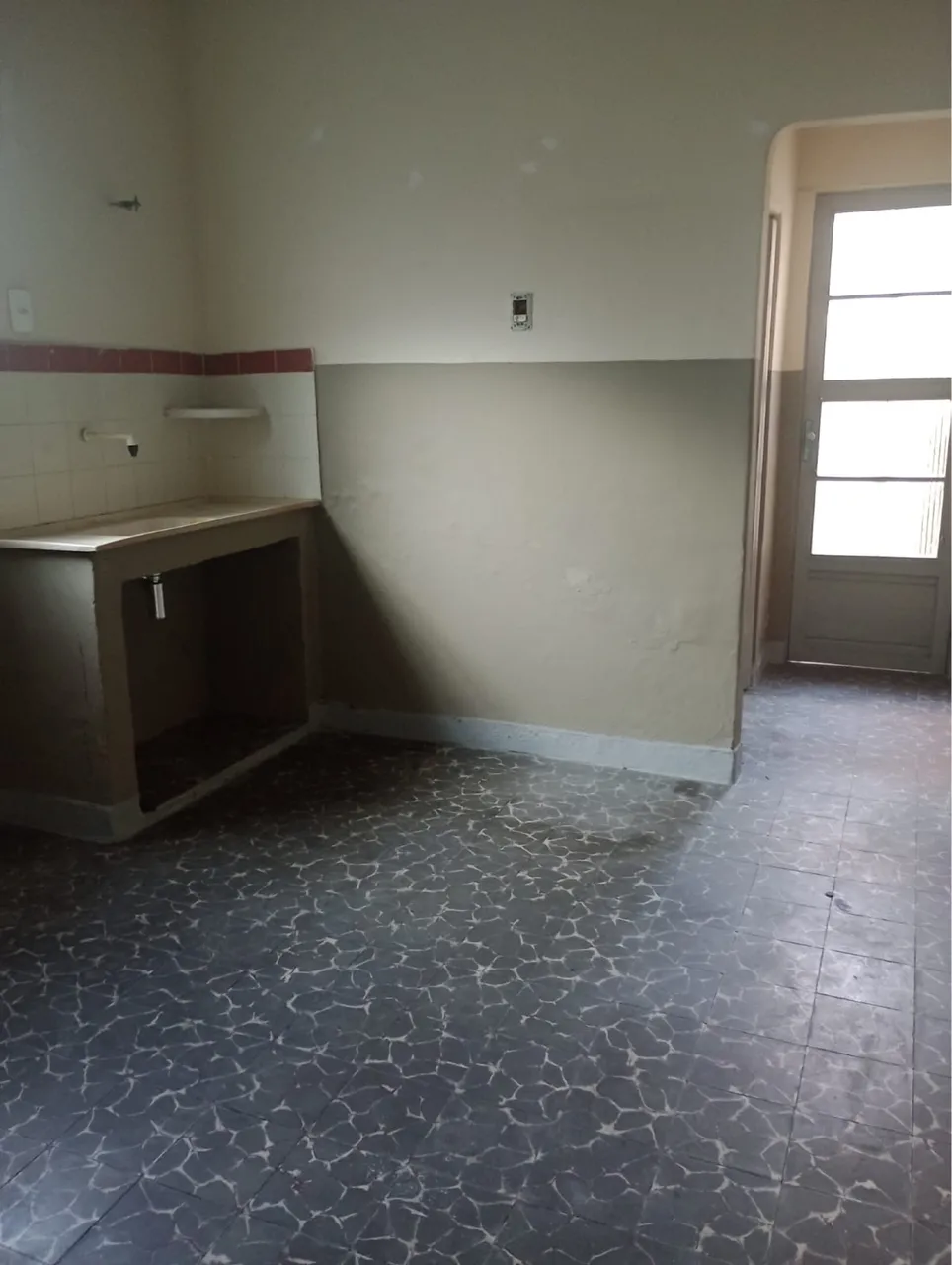 Unfurnished 1-bedroom apartment with 1 bathroom — photo 2