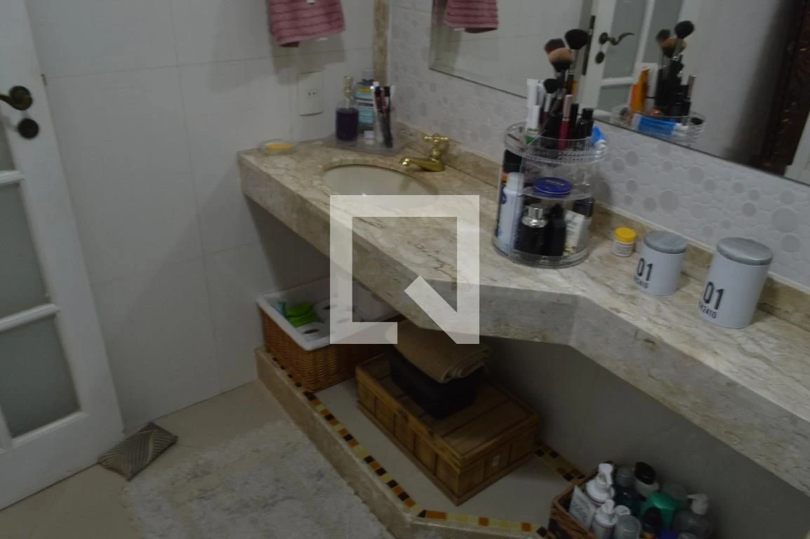 3-bedroom apartment with a bathtub — photo 48