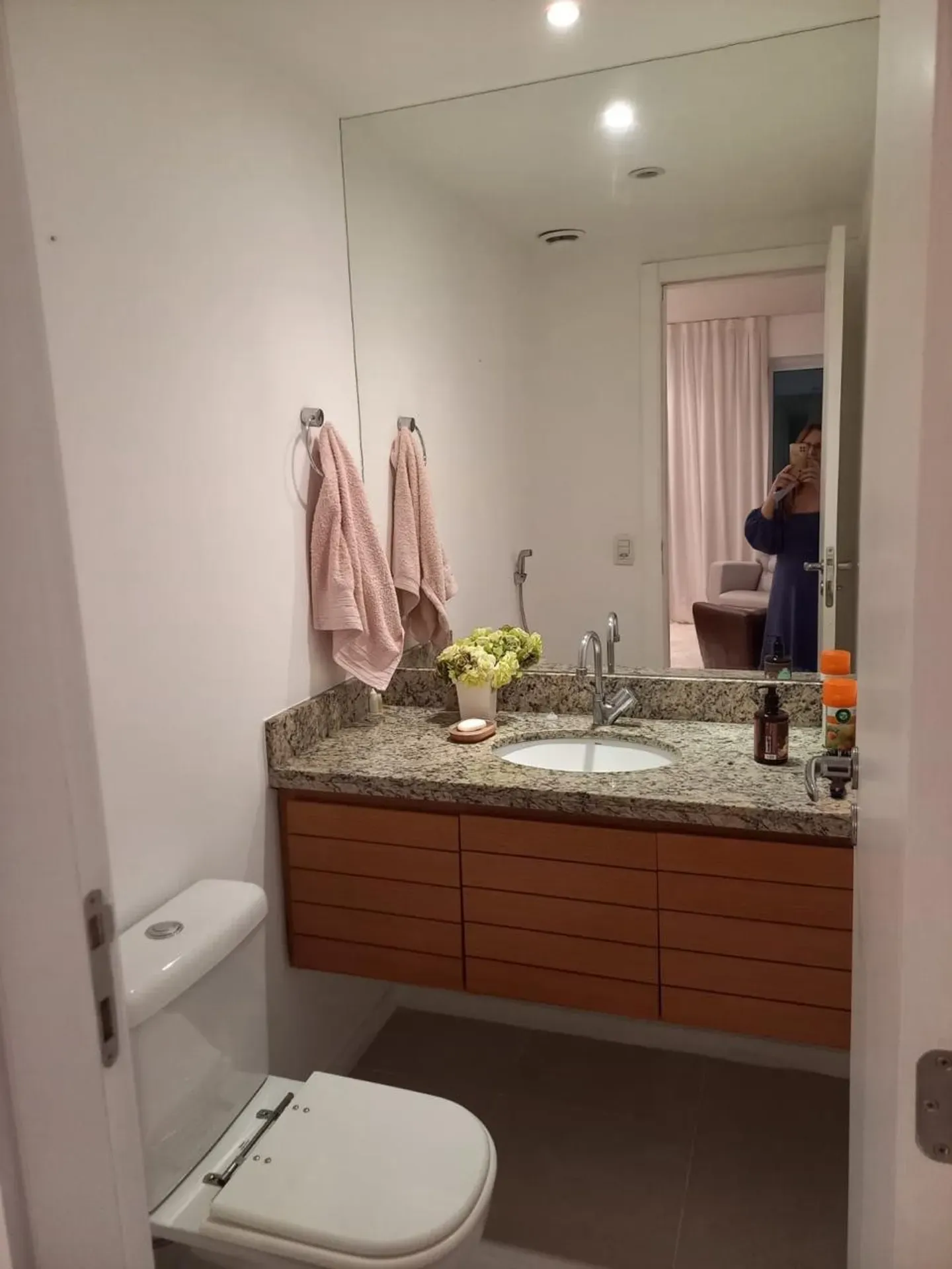 Furnished apartment with balcony, 4 bedrooms and 5 baths — photo 48