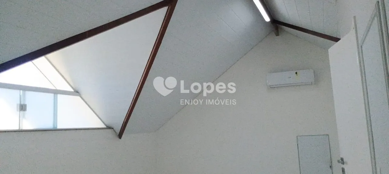 House with 5 bedrooms, 5 bathrooms and separate laundry — photo 20