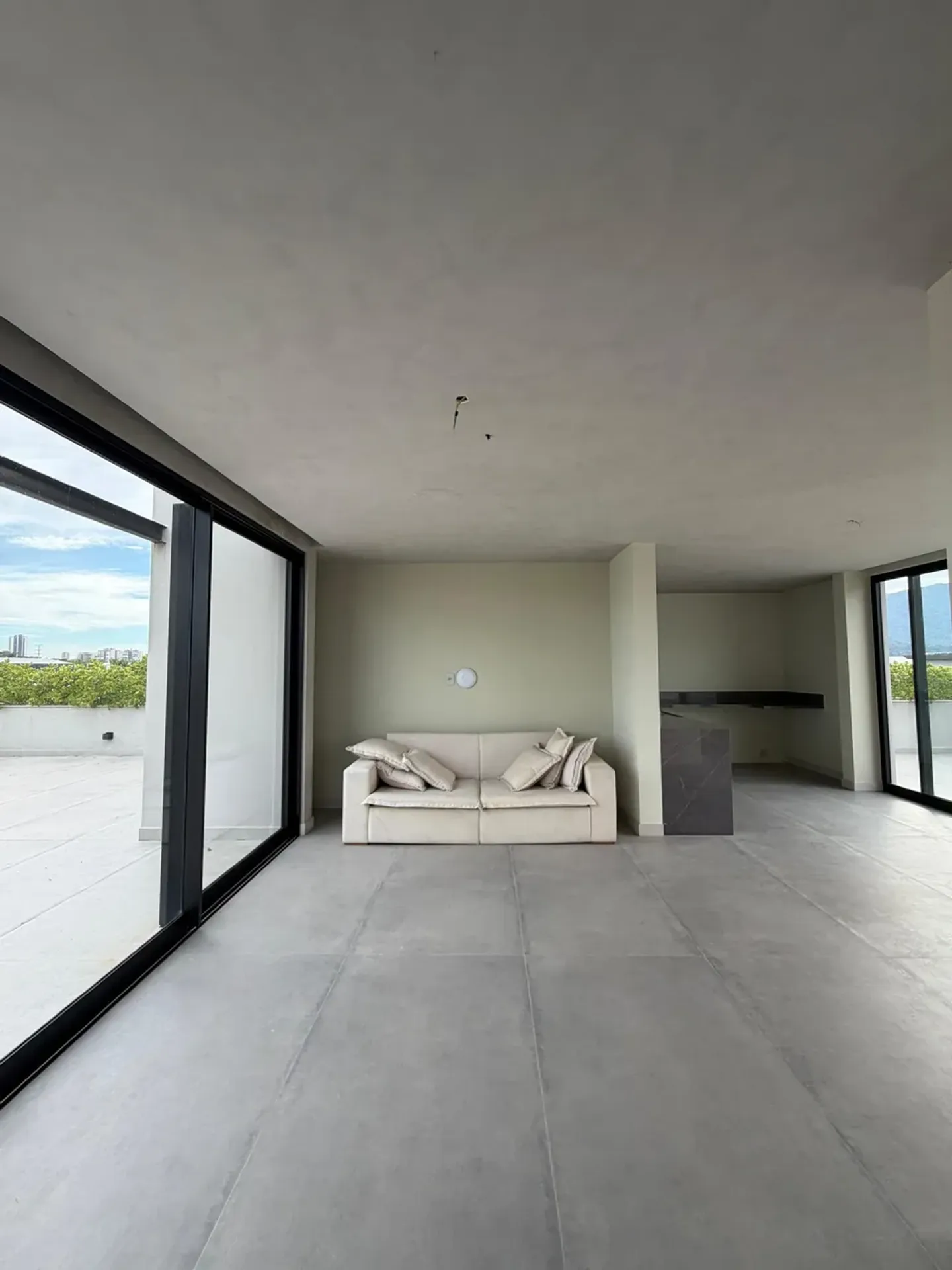 Furnished house with 5 bedrooms and open-plan kitchen — photo 33