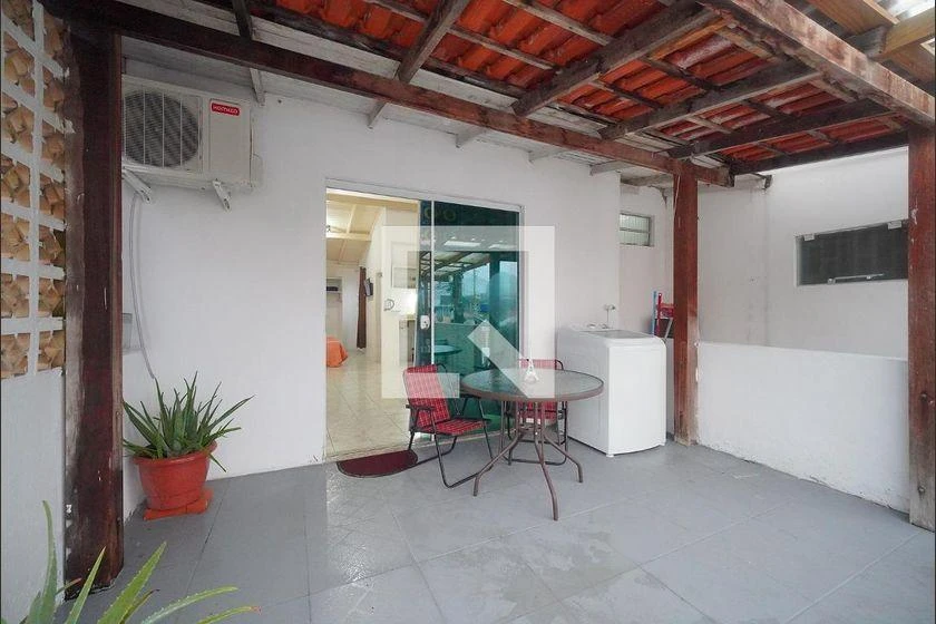 Furnished 40 m² studio with balcony and laundry area — photo 12