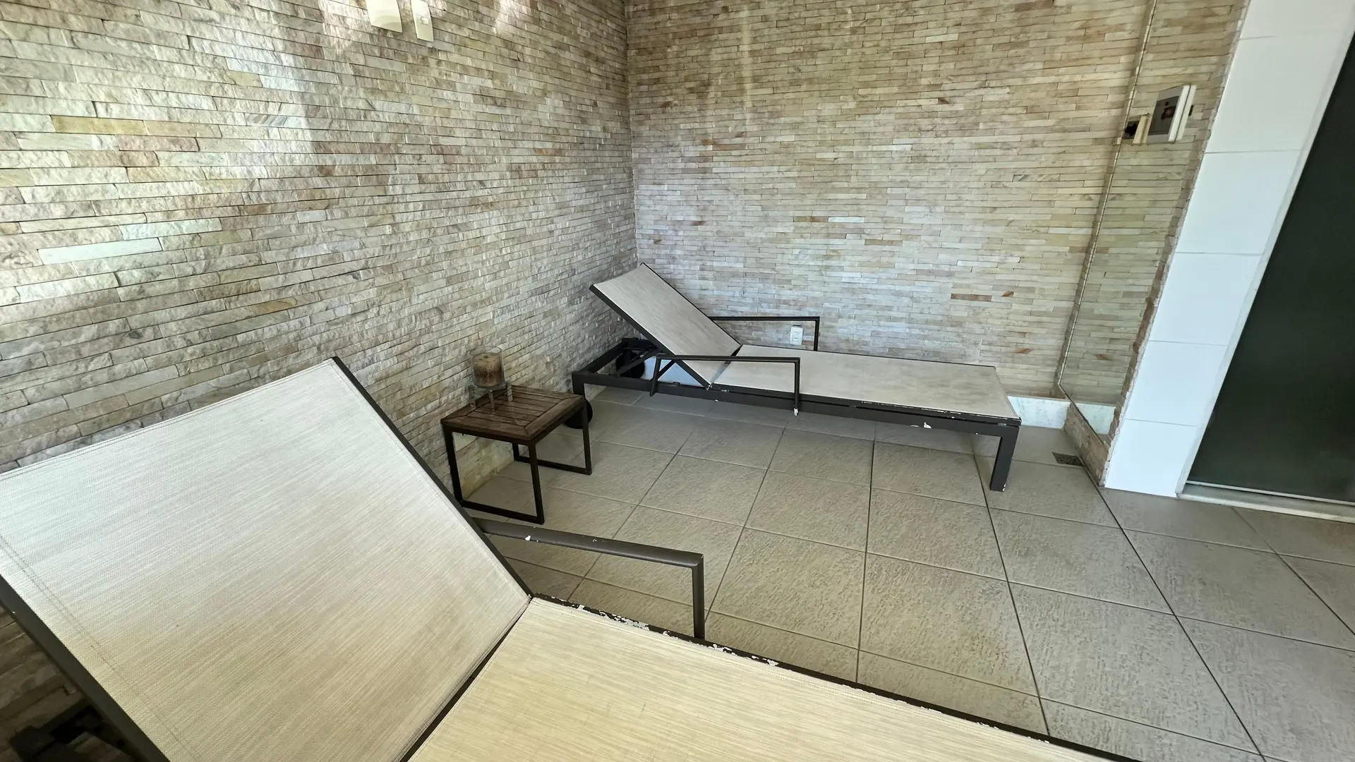 3-bedroom apartment with a glass-enclosed balcony — photo 54