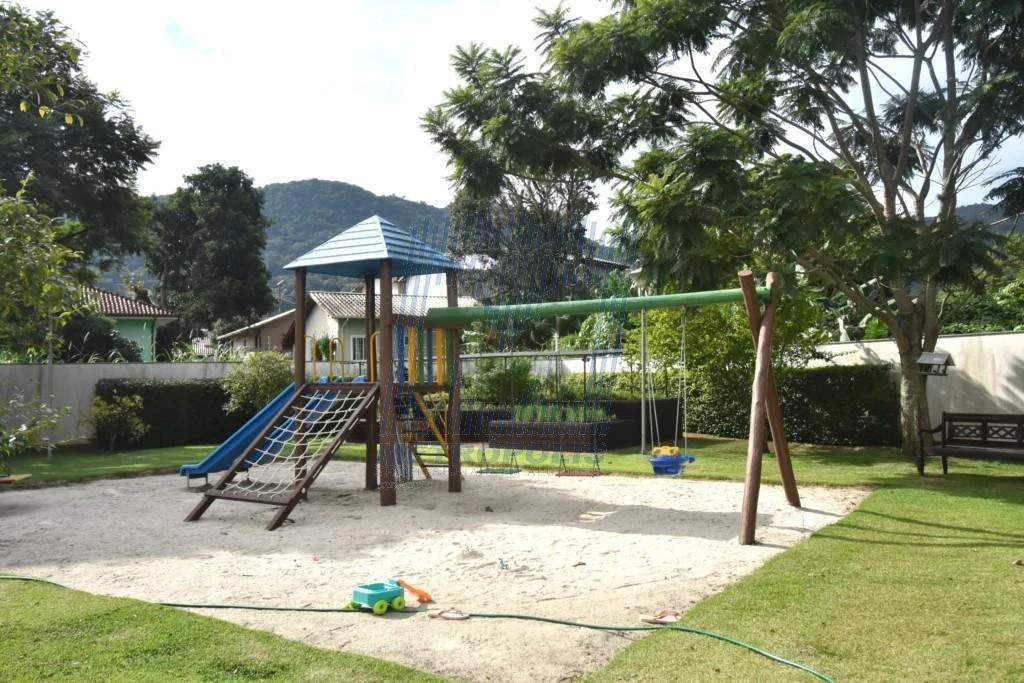 2-bedroom apartment with a mountain view — photo 6