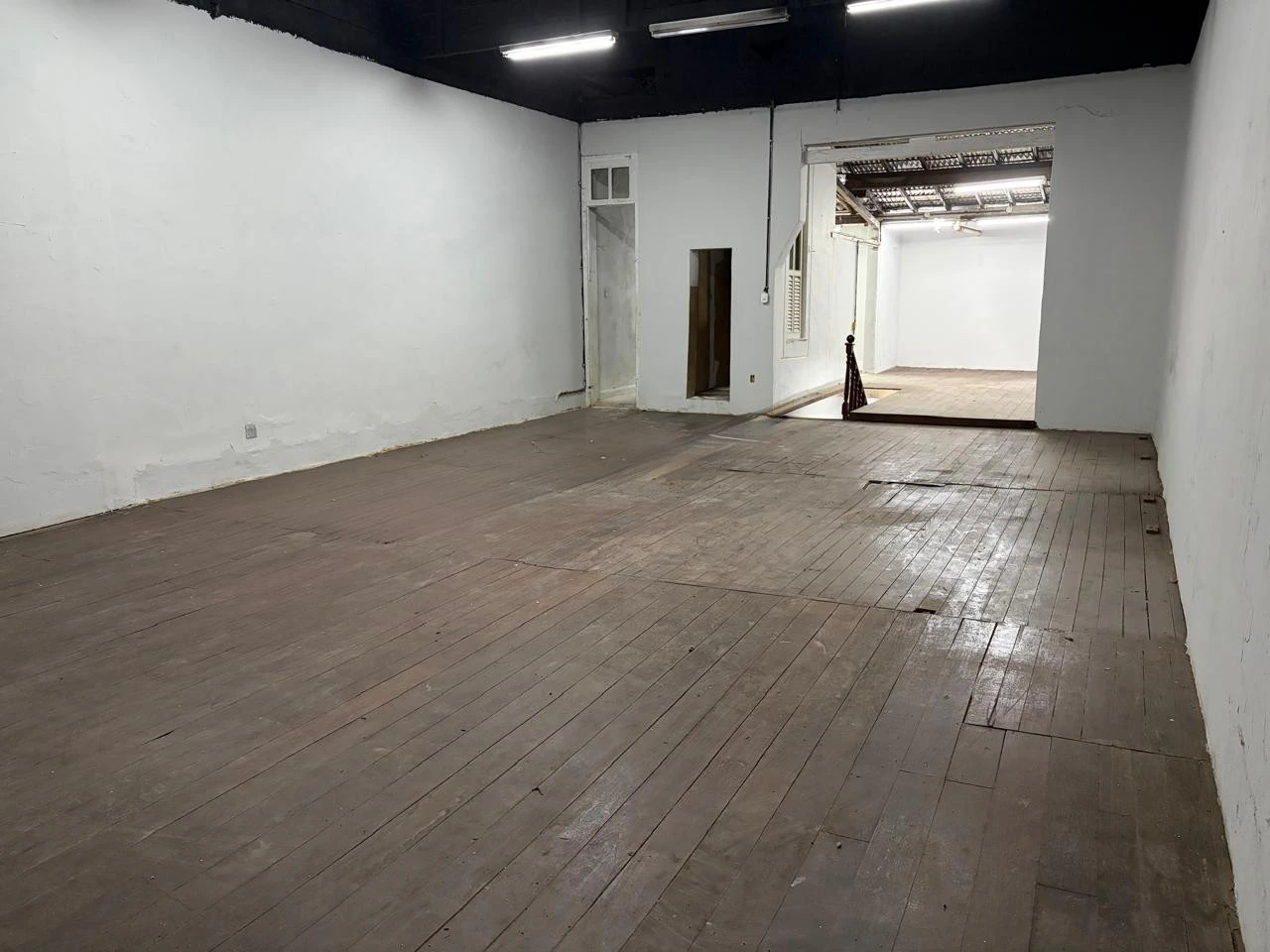 Unfurnished 326 m² house with 2 bedrooms and 2 bathrooms — photo 26