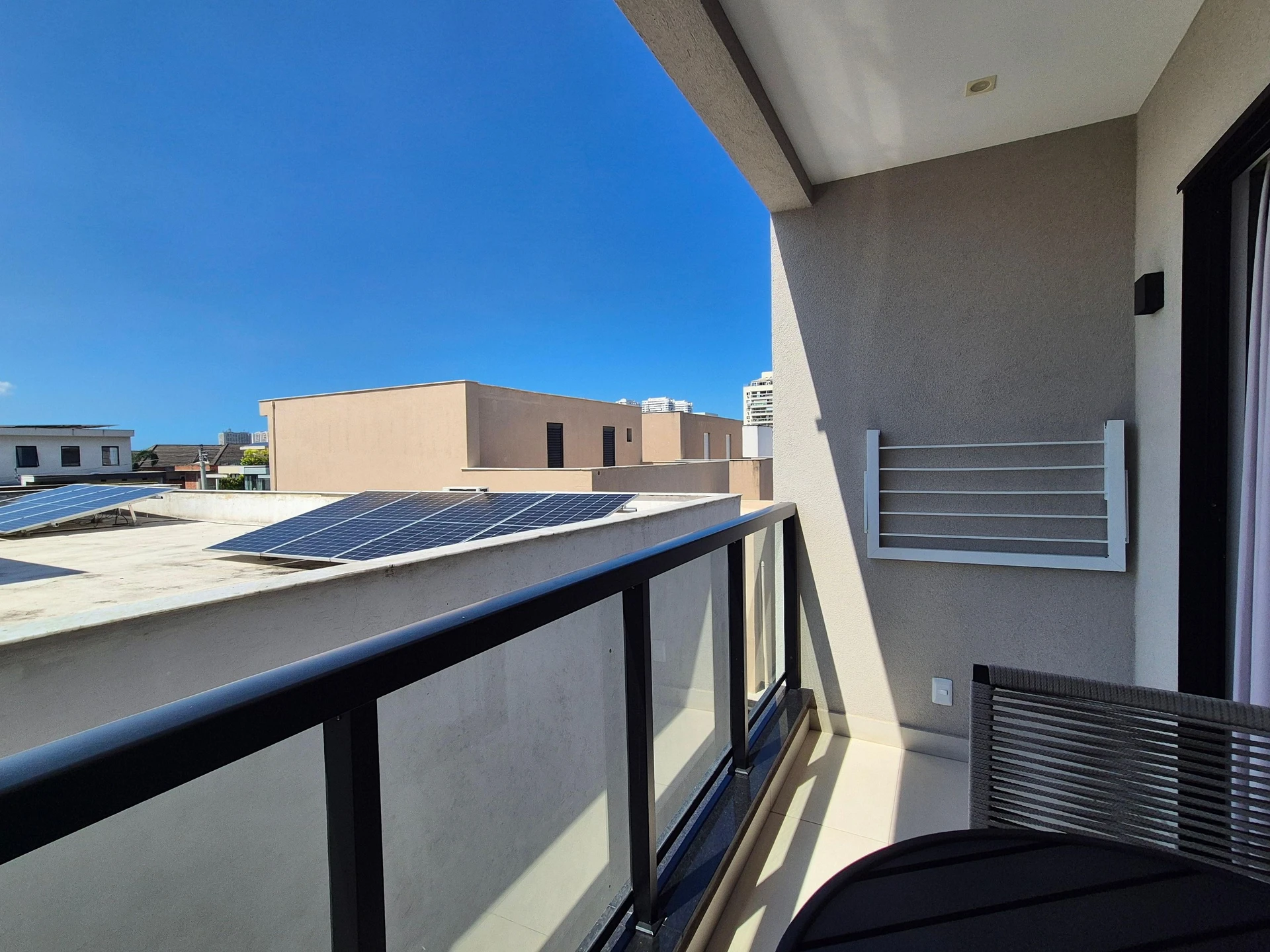 Studio mobiliado com 1 quarto e varanda com fechamento — photo 2