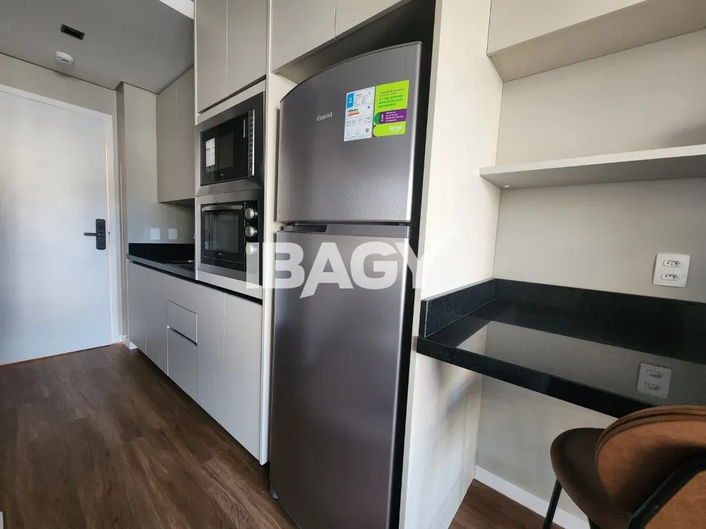 Furnished 40 m² studio with open-plan kitchen — photo 3