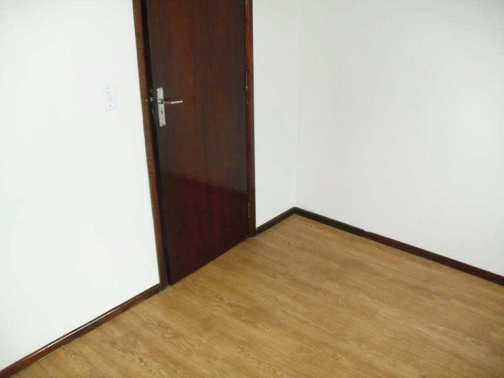 Apartamento com piso de madeira ou laminado, Centro — photo 14