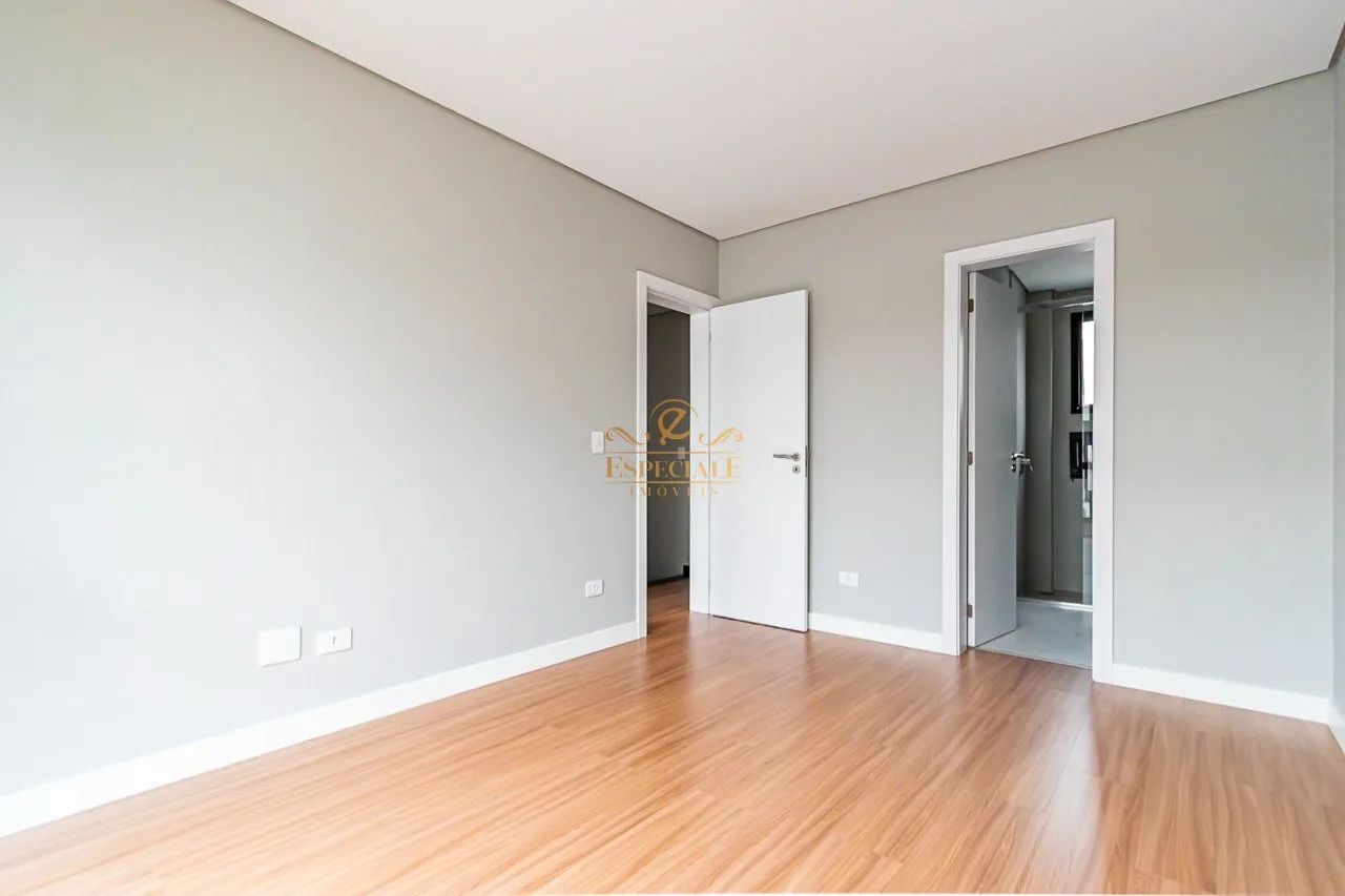 3-bedroom house with open-plan kitchen and private garden — photo 14